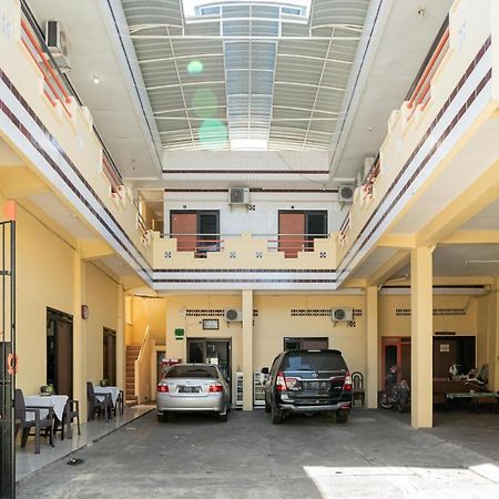 Reddoorz Syariah Near Jembatan Merah Plaza Krembangan Exterior photo