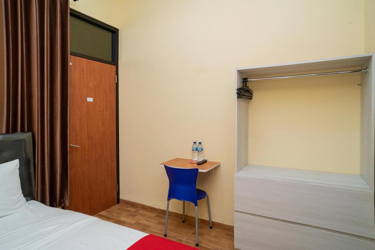 Reddoorz Syariah Near Jembatan Merah Plaza Krembangan Exterior photo