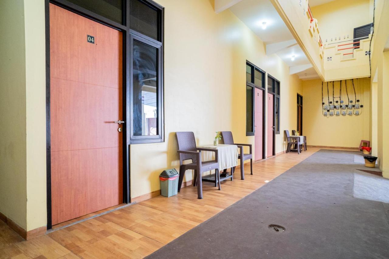 Reddoorz Syariah Near Jembatan Merah Plaza Krembangan Exterior photo