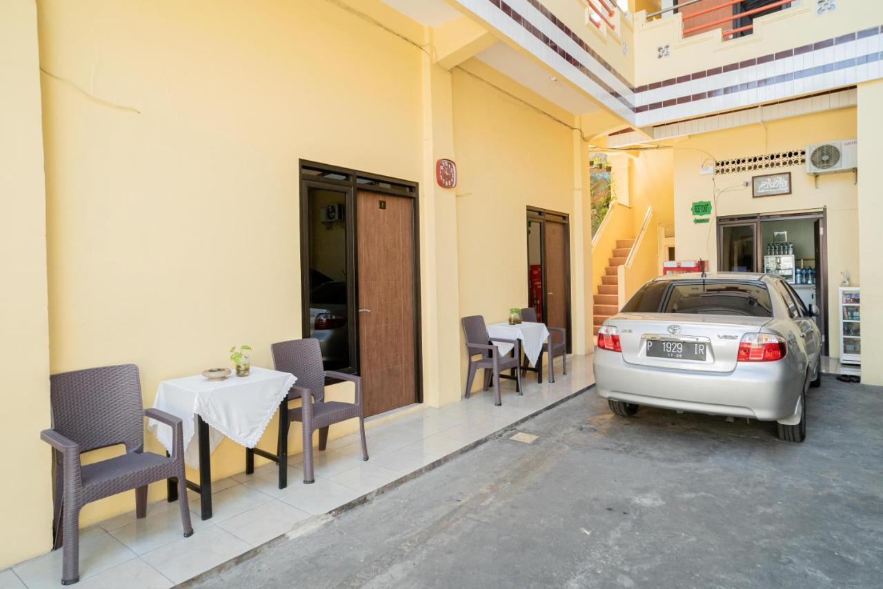 Reddoorz Syariah Near Jembatan Merah Plaza Krembangan Exterior photo