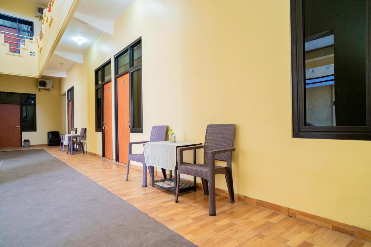 Reddoorz Syariah Near Jembatan Merah Plaza Krembangan Exterior photo