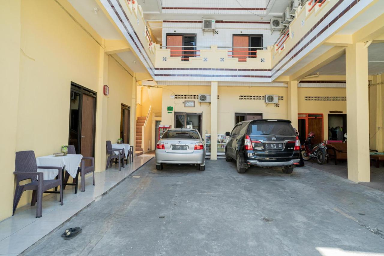 Reddoorz Syariah Near Jembatan Merah Plaza Krembangan Exterior photo