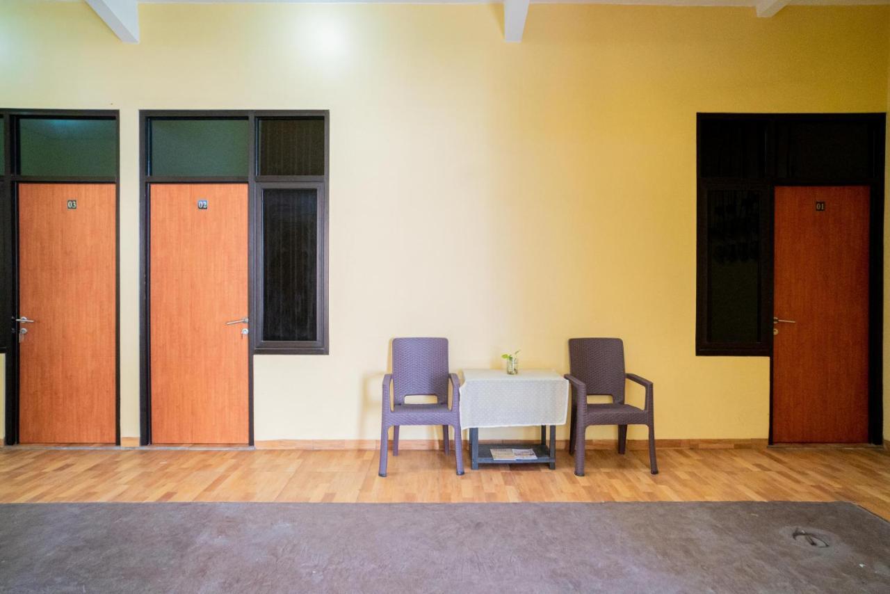 Reddoorz Syariah Near Jembatan Merah Plaza Krembangan Exterior photo