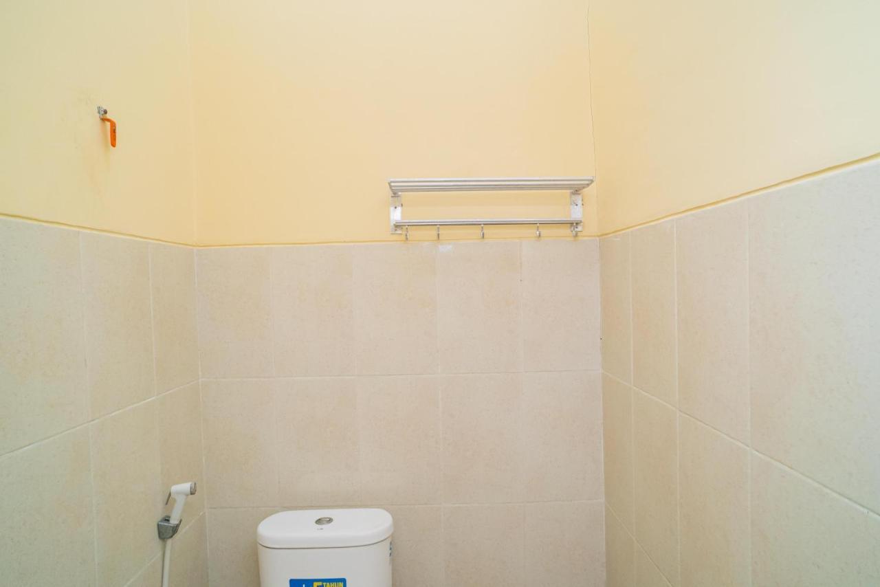 Reddoorz Syariah Near Jembatan Merah Plaza Krembangan Exterior photo